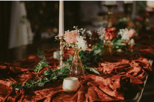 Bridal table decor with bud vases