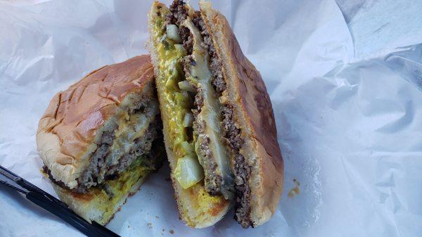 Double meat cheeseburger, pepper jack, toasted bun. A solid 10, excellent.