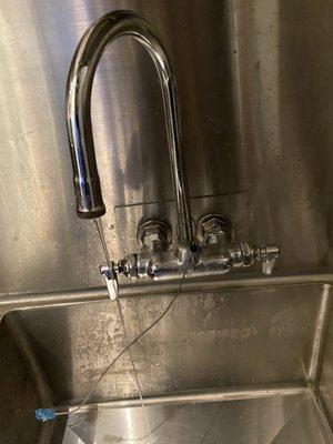 Comercial faucet, leaking