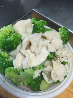 Steamed chicken with broccoli