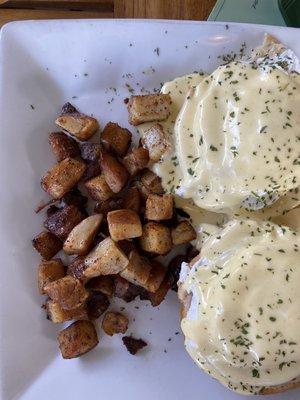 Eggs Benedict with hollandaise sauce on gluten free bread