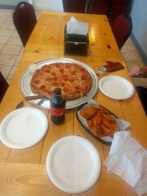 Pizza and wing special