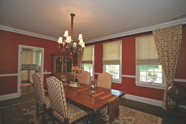 Elegant and colorful dining room