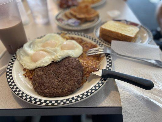 Chopped sirloin and eggs