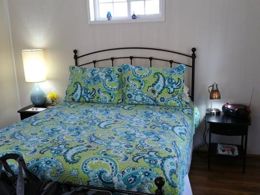 Queen bed in Bluebonnet Cottage