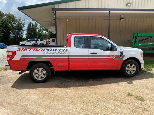 Our plumbers will arrive in  clean professional trucks and vans with our logo clearly marking them.