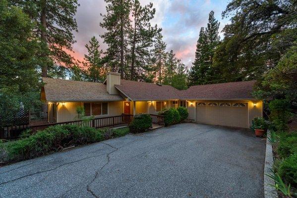 This Alta Sierra home sold in 11 days for $12,000 over list price.  Lowest real estate commissions in the Grass Valley area.