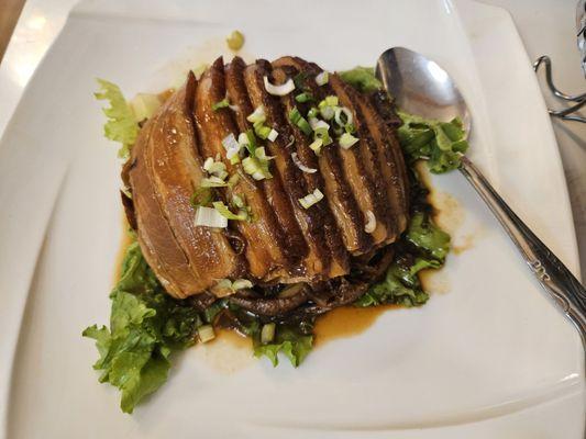 Braised pork belly with preserved vegetables