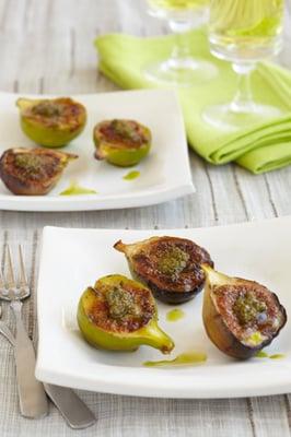 Grilled figs with walnut and mint pesto