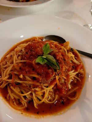 Linguini with red clam sauce