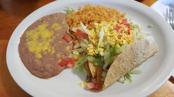 2 beef crispy taco dinner plate