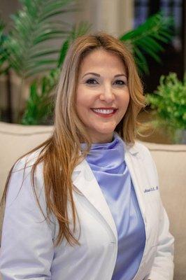 Dr. Bana Anbari - Board-Certified Periodontist

Periodontal Disease & Implants