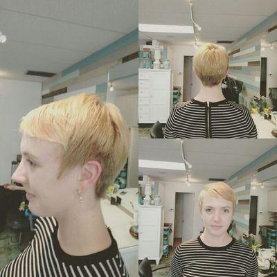 Cute short pixie cut, and strawberry blond color