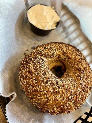 Everything bagel, scallion cream cheese