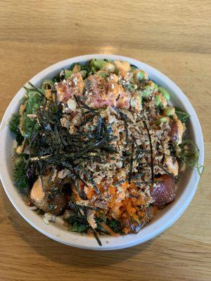 Regular bowl with shoyu ahi, albacore, seaweed salad, and edamame