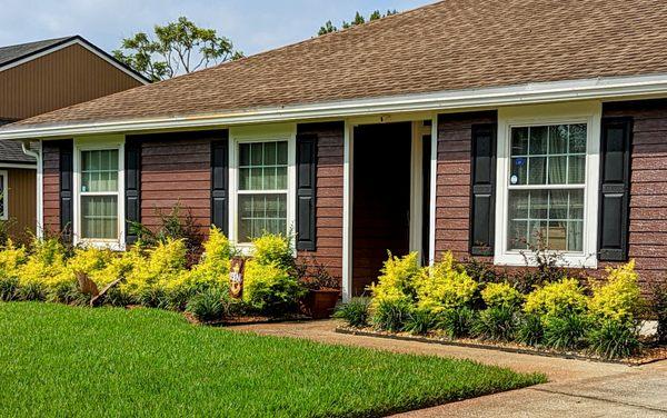 Nice Stained Appearance with Black Shutters, Outstanding Color Combination