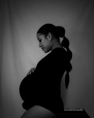 maternity photo shoot 
black and white concept