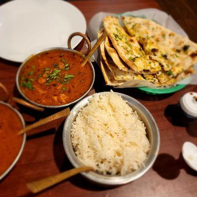 Chicken curry, Jasmine rice, garlic naan