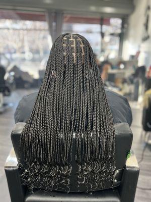 Medium Knotless box braids