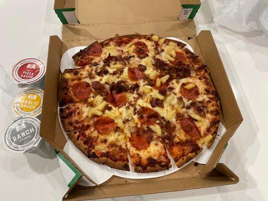 Medium, Thin Crust, Pepperoni, Bacon, Pineapple