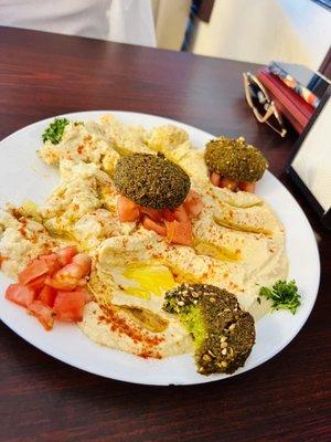 Falafel Platter w. Hummus