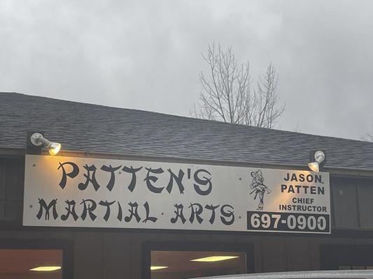 Front sign of Pattens