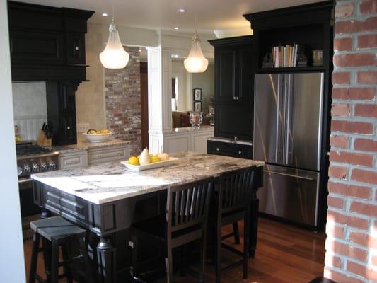 Lynnfield, MA Kitchen w/ Custom Countertops and Cabinets