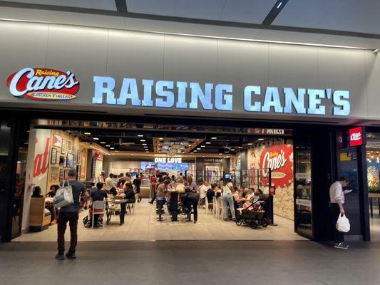 Storefront (lower level of Penn Station)