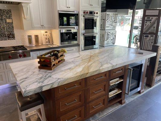 Newly installed Calacatta Borghini Counter-top! Must see in person!!