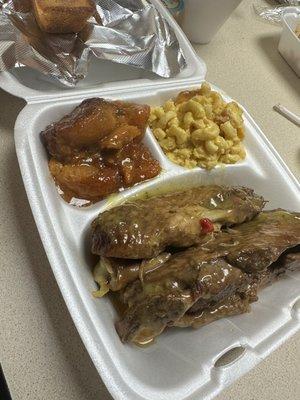 Turkey  Wing Dinner-- yams and mac n cheese! Was delish and nice size turkey wings in some good gravy!!