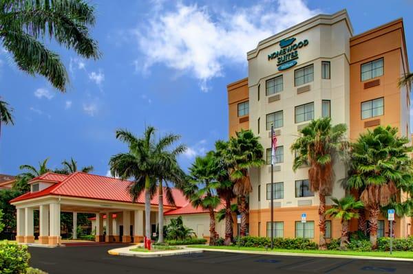 Welcome to the Homewood Suites West Palm Beach, a modern and clean extended stay hotel option in West Palm Beach, FL.