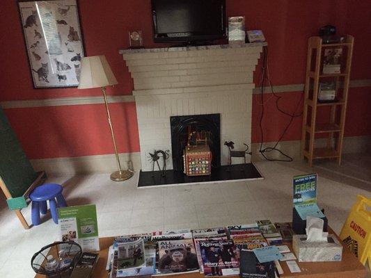 The waiting room area. If you look closely in the picture, it appears that there are complimentary bottles of water.