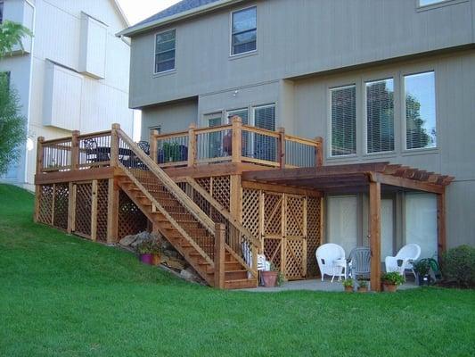 DW Elite Decks - cedar deck with adjacent pergola in Shawnee, KS