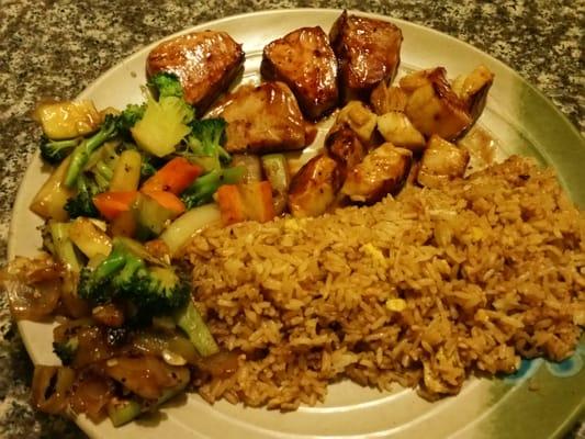 $9.00 Lunch Steak - 3 Stars - Although lite on meat the fried rice and veggies were decent.