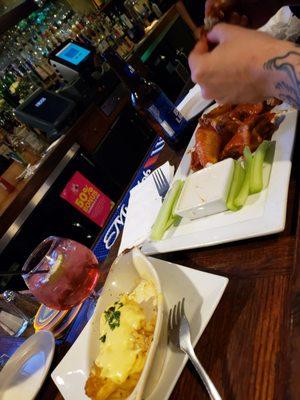 Mac n cheese and wings