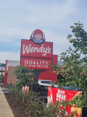 The outside view from the new Wendy's on Narragansett & Diversey.