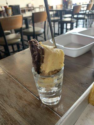 Dessert shot - almond cookie cheesecake