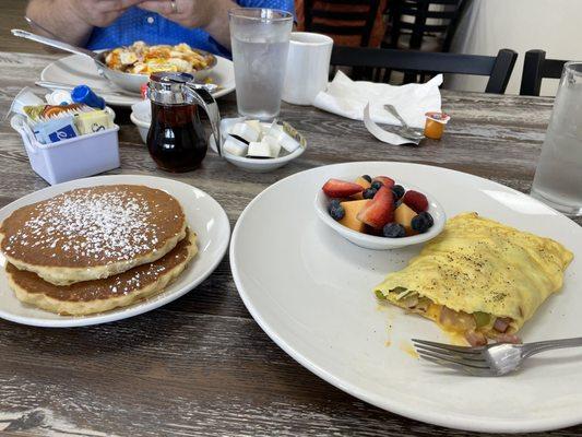 Denver omelet w fruit & pancakes