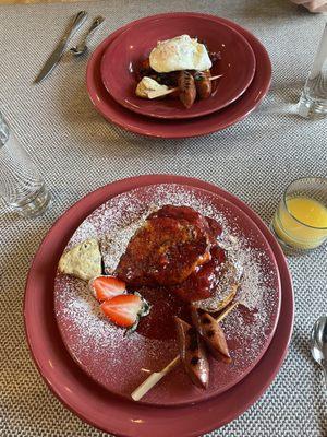 Vanilla French toast with strawberry compote