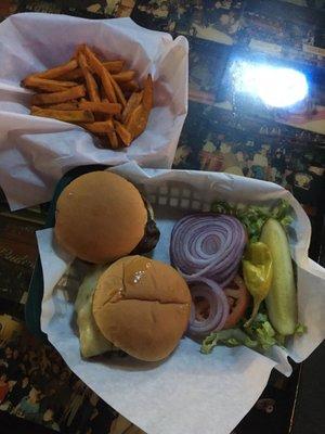 Miniburgers and sweet potato fries