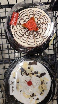 D' Moms cake & moi cake Albertsons