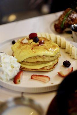 Crème Brûlée Pancakes - IG: @nelson_eats