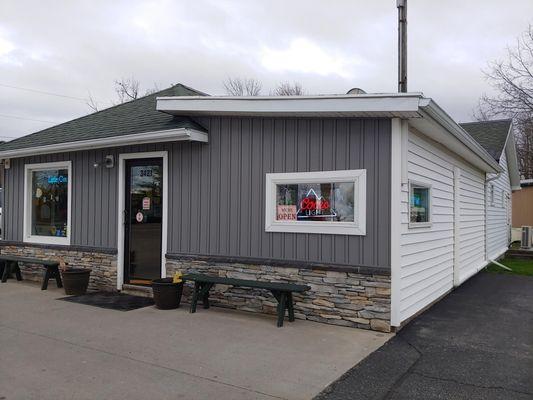 We are a locally owned gas station/ convenience store with a deli that serves a daily lunch special!  Come on by and see us!