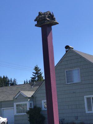 They have bird houses on top of the polls through the drive-through. I loved it