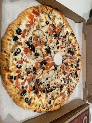 Large garlic chicken pizza