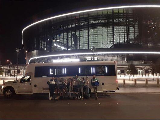 What a beautiful night and amazing group for a 3hr strip tour! Thank you for choosing Luxury Limousine!!