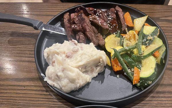 Korean steak dinner , garlic mashed potatoes & vegetables!!! Delicious