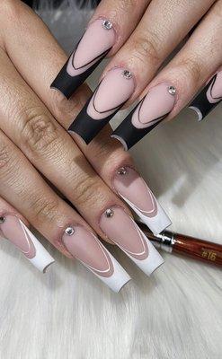 Tapered square nails
Please call us to schedule appointment or walks in welcome