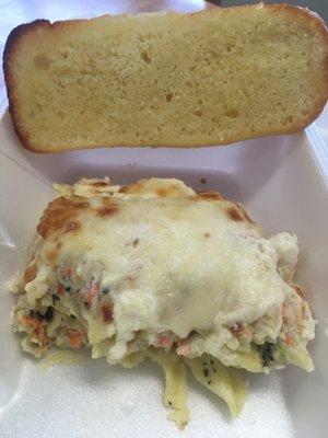 Vegetable lasagna with Alfredo sauce and garlic toast