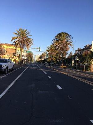 It's a beautiful day in the neighborhood at Glass On The Move. #keepitoakland #autoglass #shoplocal